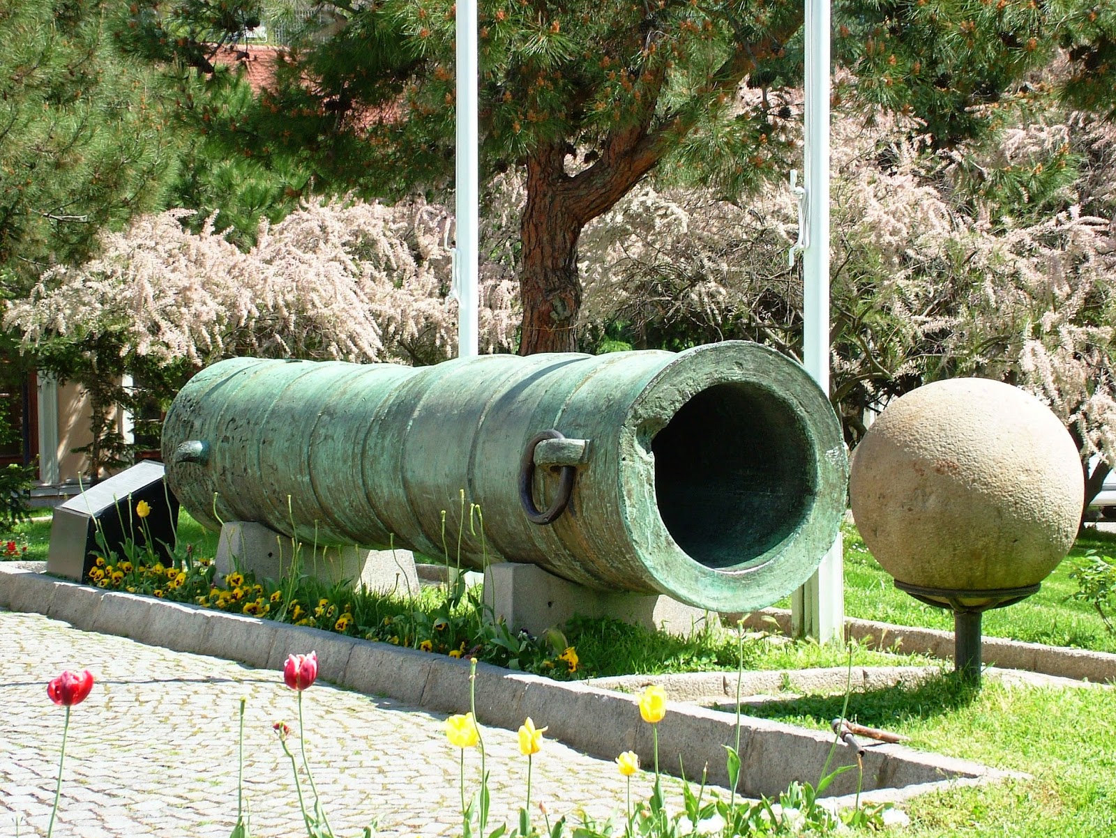 Turkish cannon and ball
